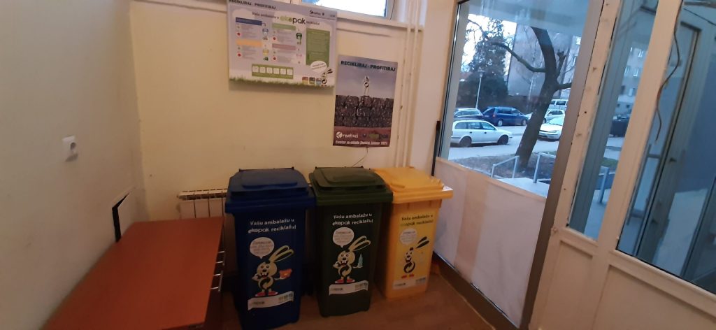 Posude za odvojeni otpad u Centru za mlade Zenica
